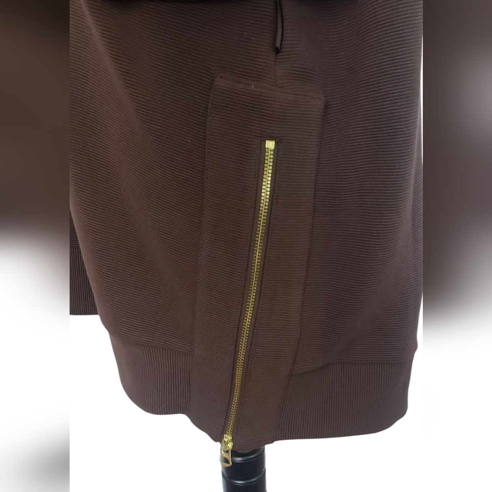 Varley Mae Sweatshirt with Gold Accent - Picture 5 of 15